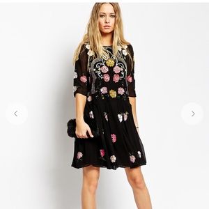 Needle&thread embellished-locket-smock-dress/